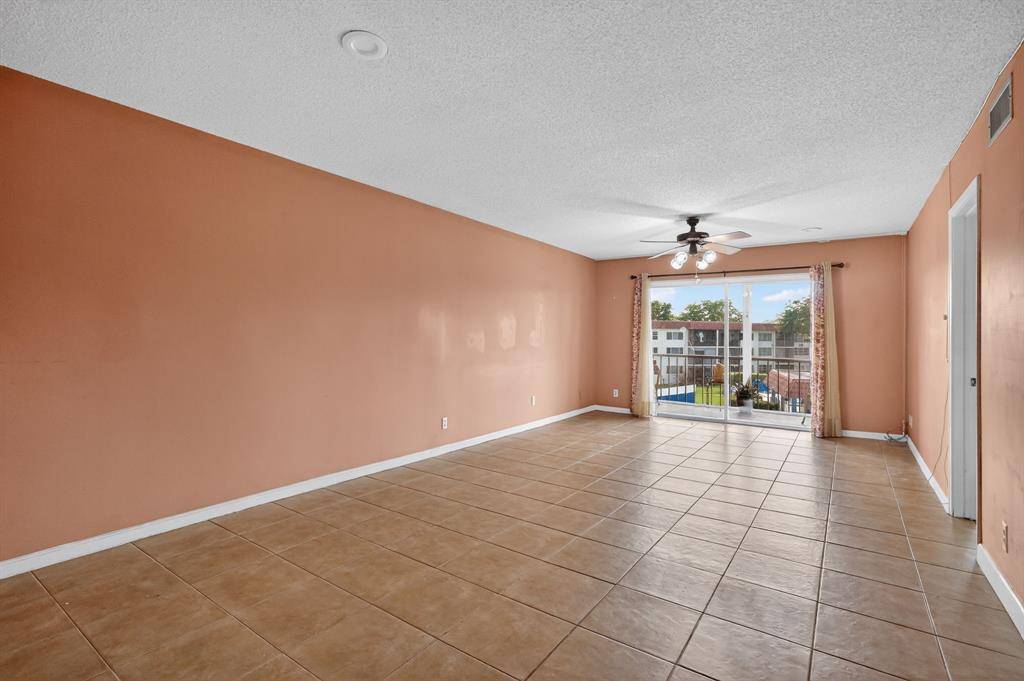 Pembroke Pines, FL 33025,9410 N Hollybrook Lake Dr #303