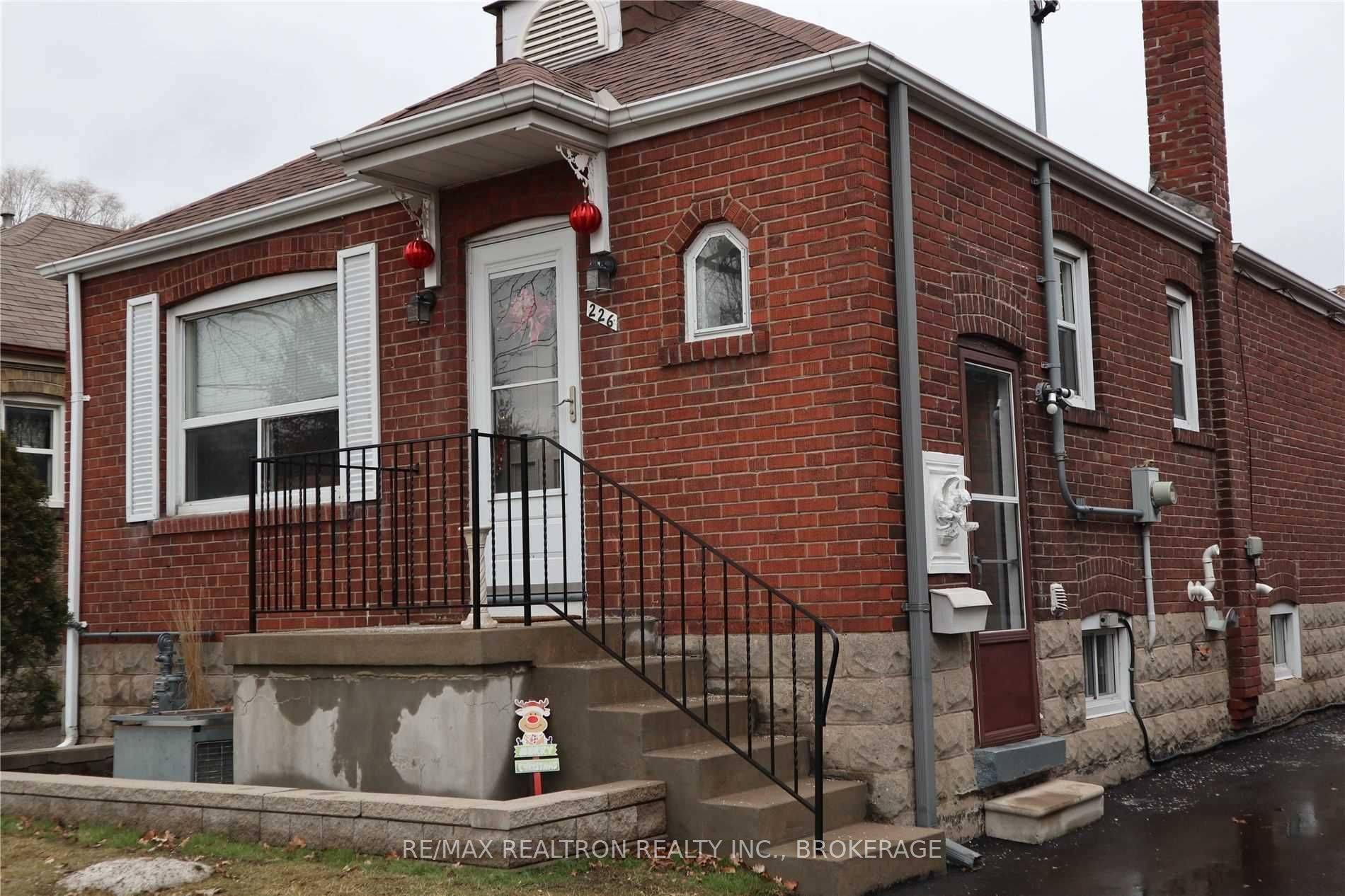 Toronto W04, ON M5B 1Z2,226 Church ST