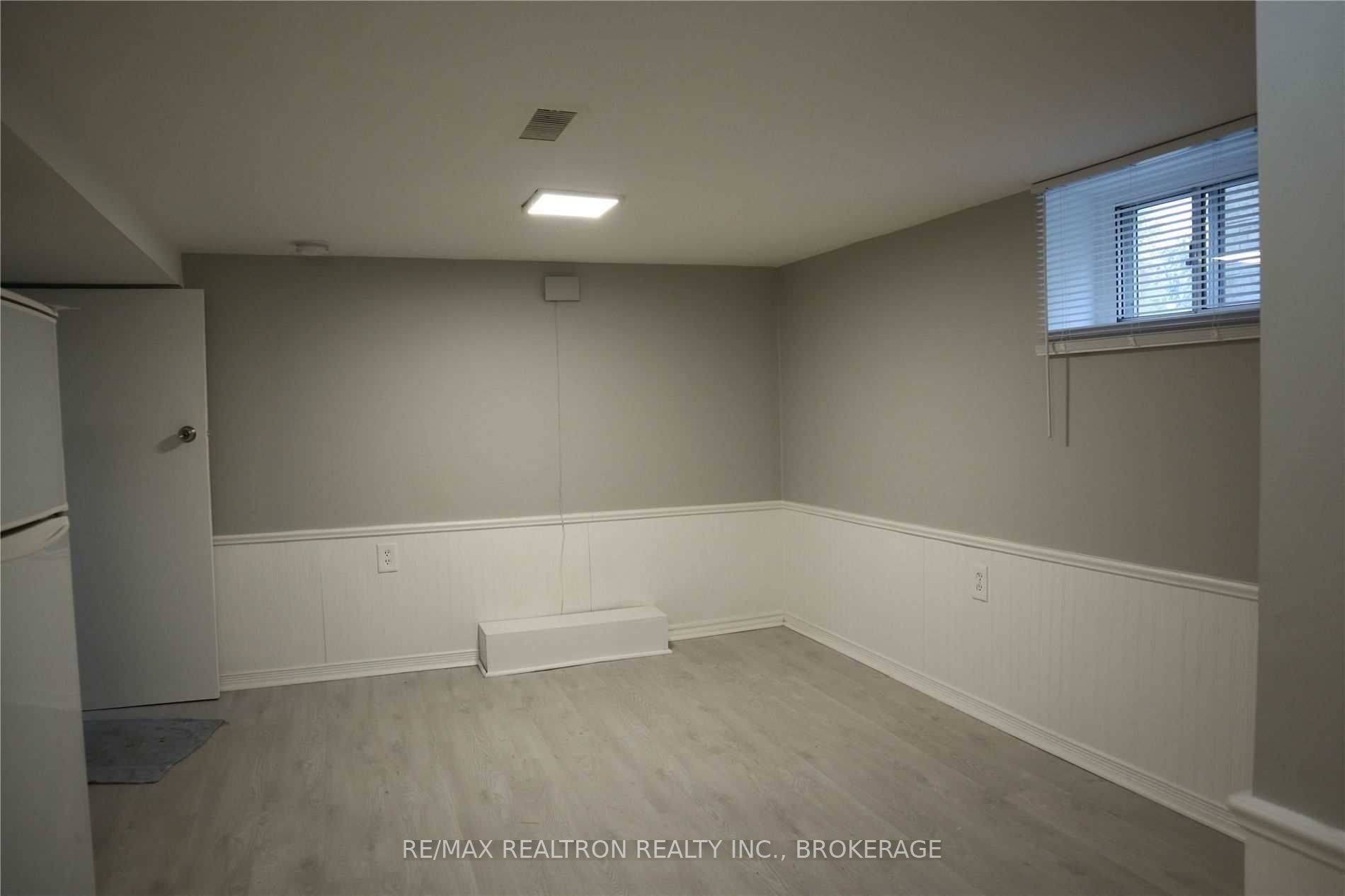 Toronto W04, ON M5B 1Z2,226 Church ST