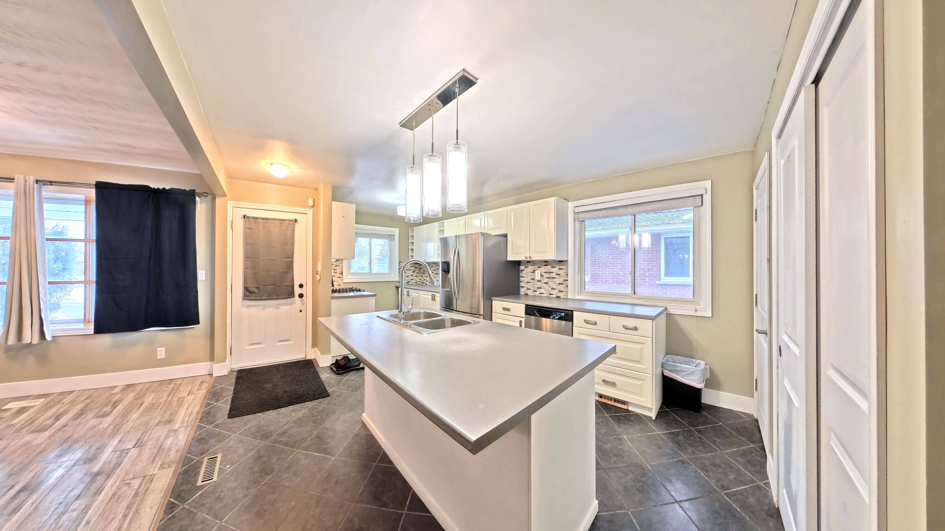 Kitchener, ON N2E 1Y9,61 Bosworth CRES