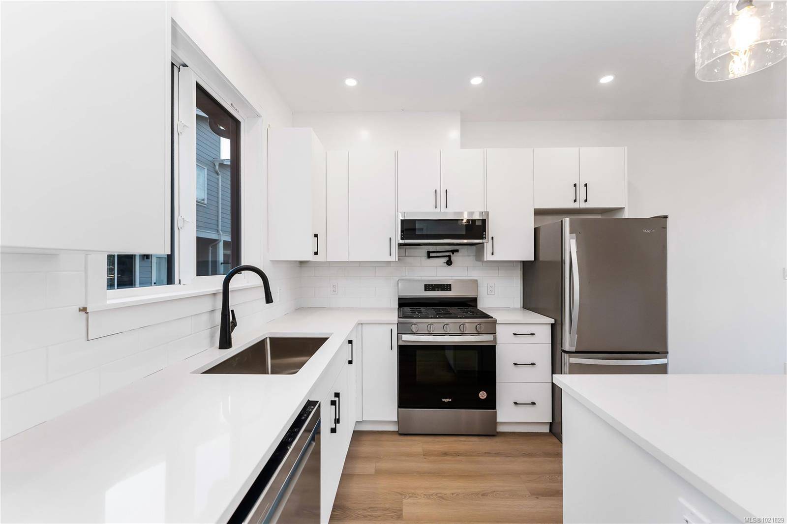 Langford, BC V9C 2V8,907 Vine Crt