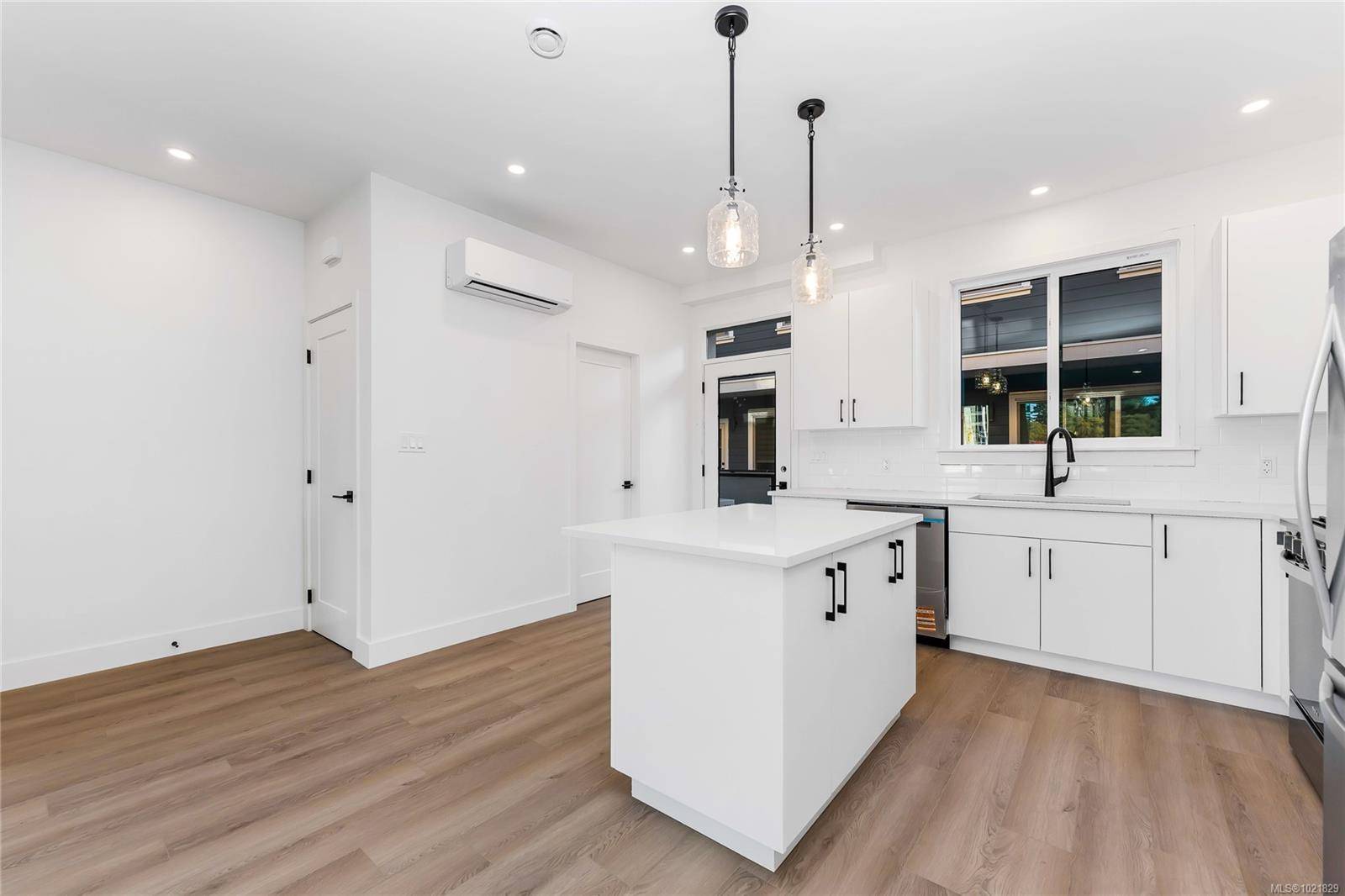 Langford, BC V9C 2V8,907 Vine Crt