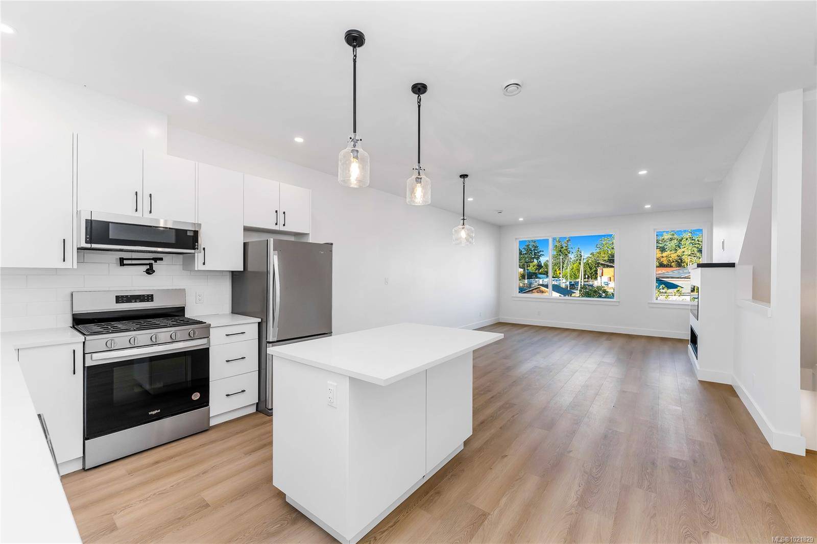 Langford, BC V9C 2V8,907 Vine Crt