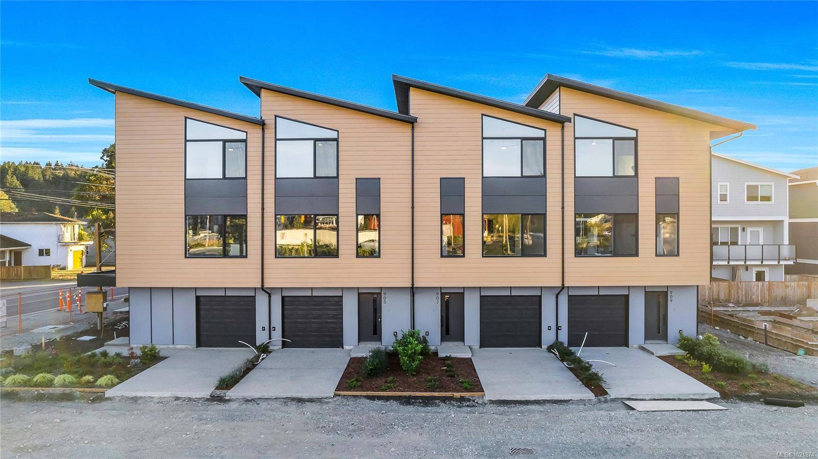 Langford, BC V9C 2V8,909 Vine Crt