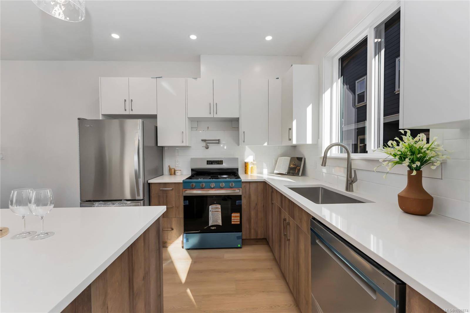 Langford, BC V9C 2V8,909 Vine Crt