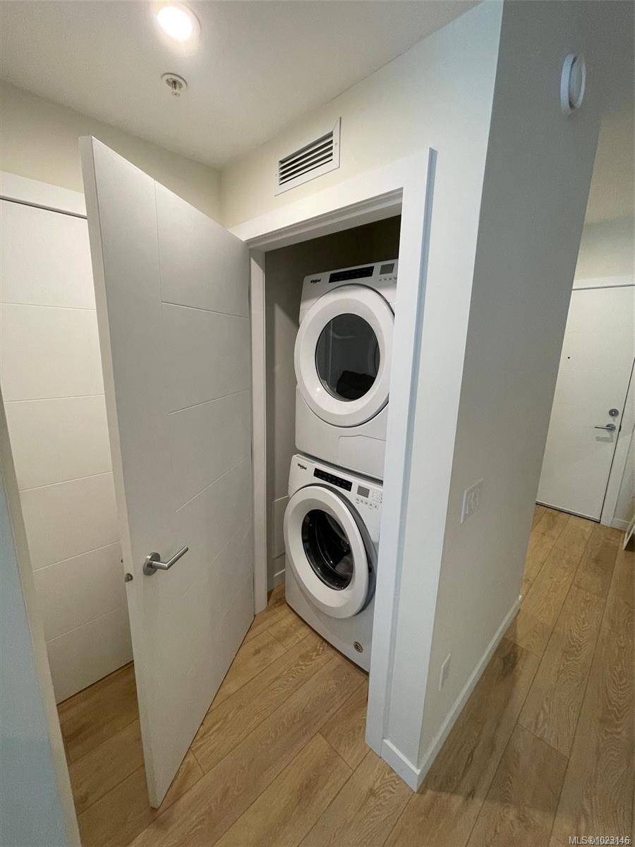 Saanich, BC V8T 3V4,1588 North Dairy Rd #206