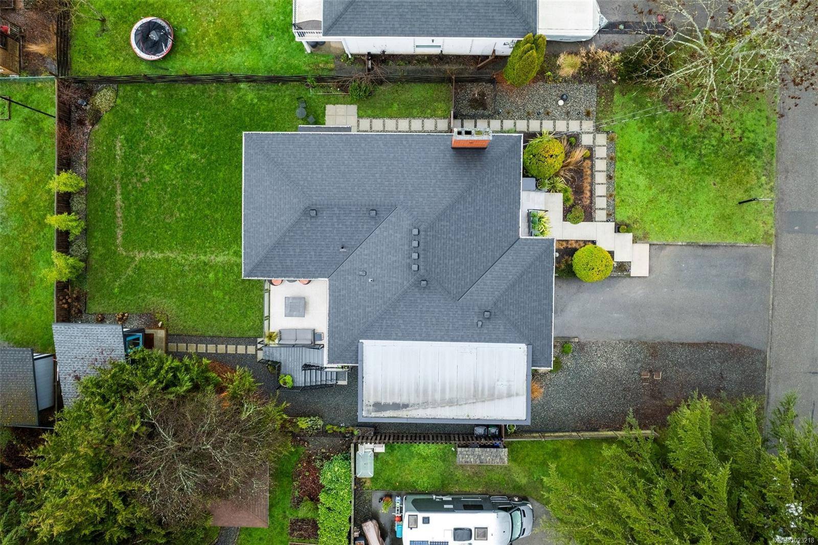 Saanich, BC V8P 4L6,3204 Aldridge St