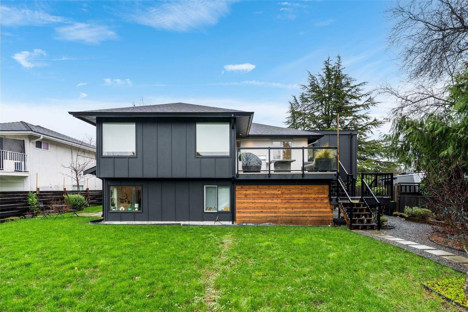 Saanich, BC V8P 4L6,3204 Aldridge St