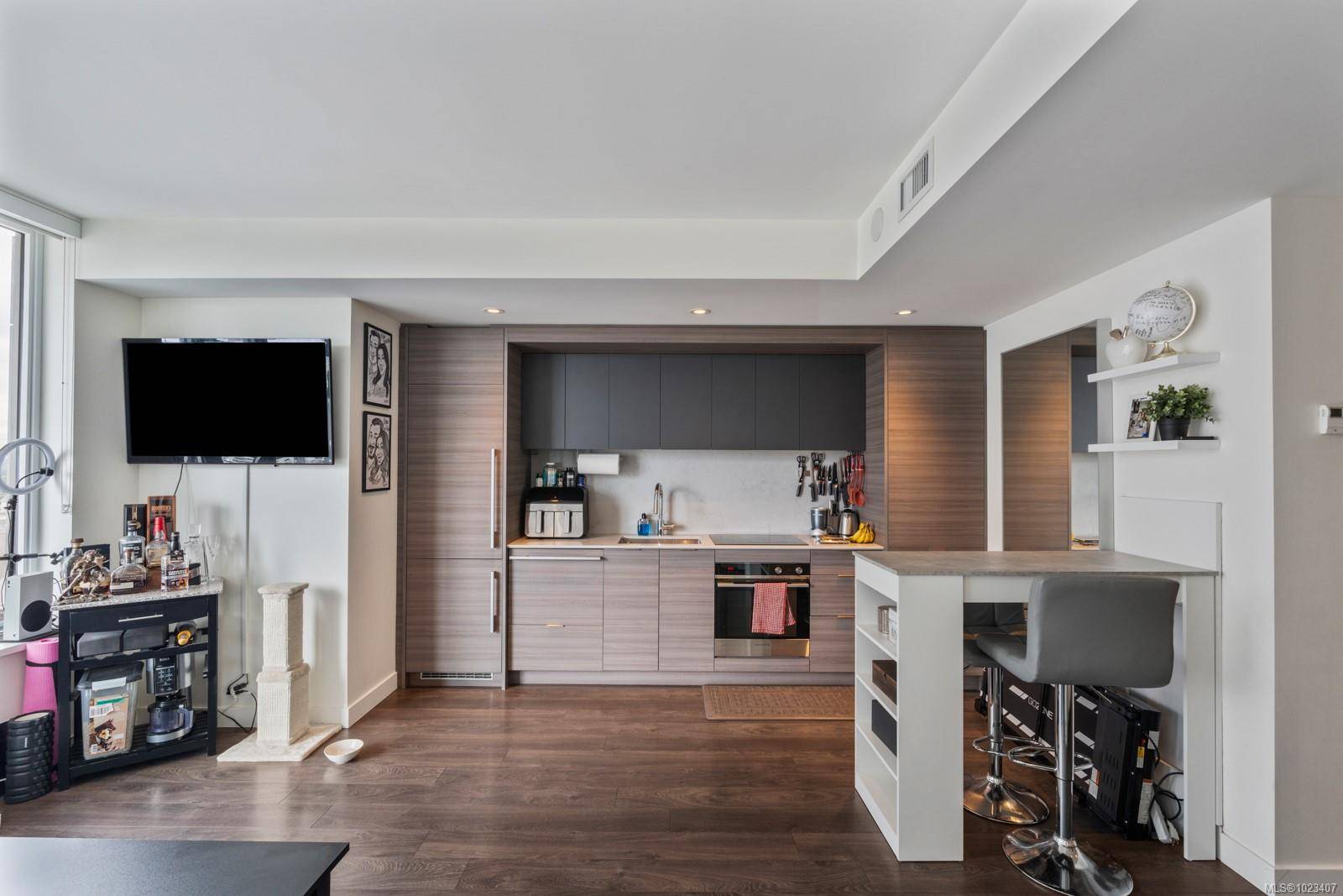 Victoria, BC V8W 0G2,848 Yates St #1105