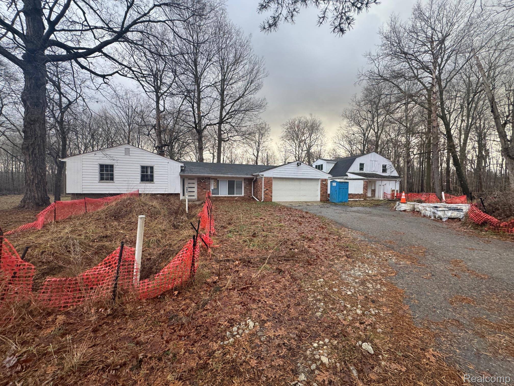 West Bloomfield, MI 48322,6221 W Maple RD