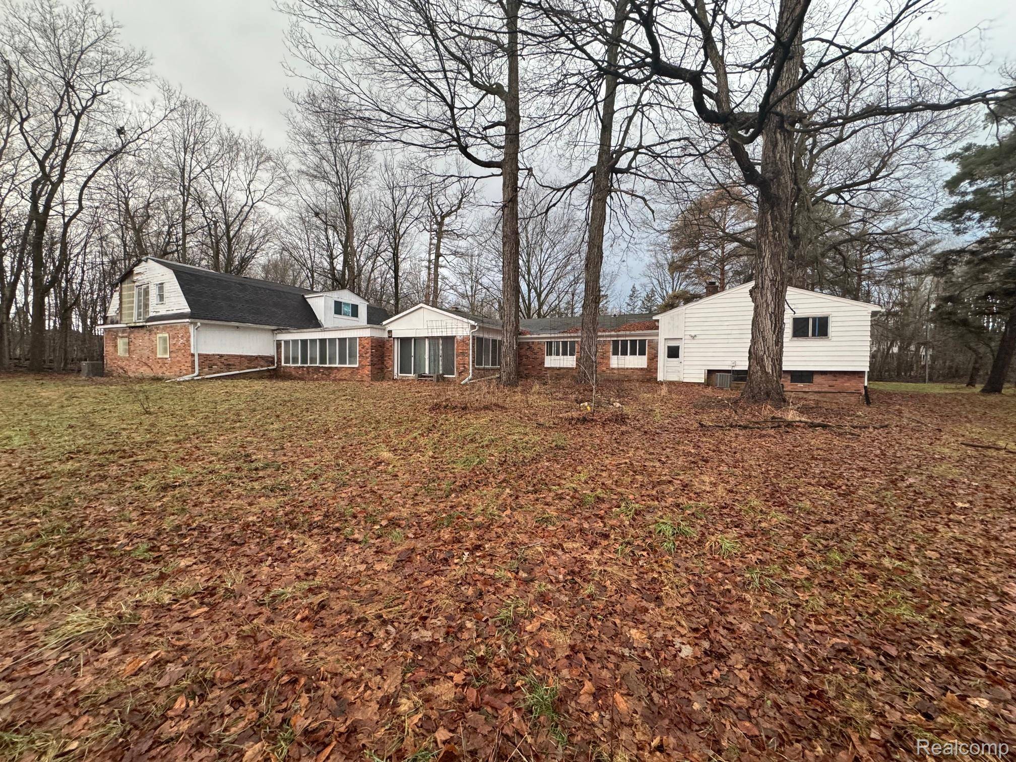 West Bloomfield, MI 48322,6221 W Maple RD