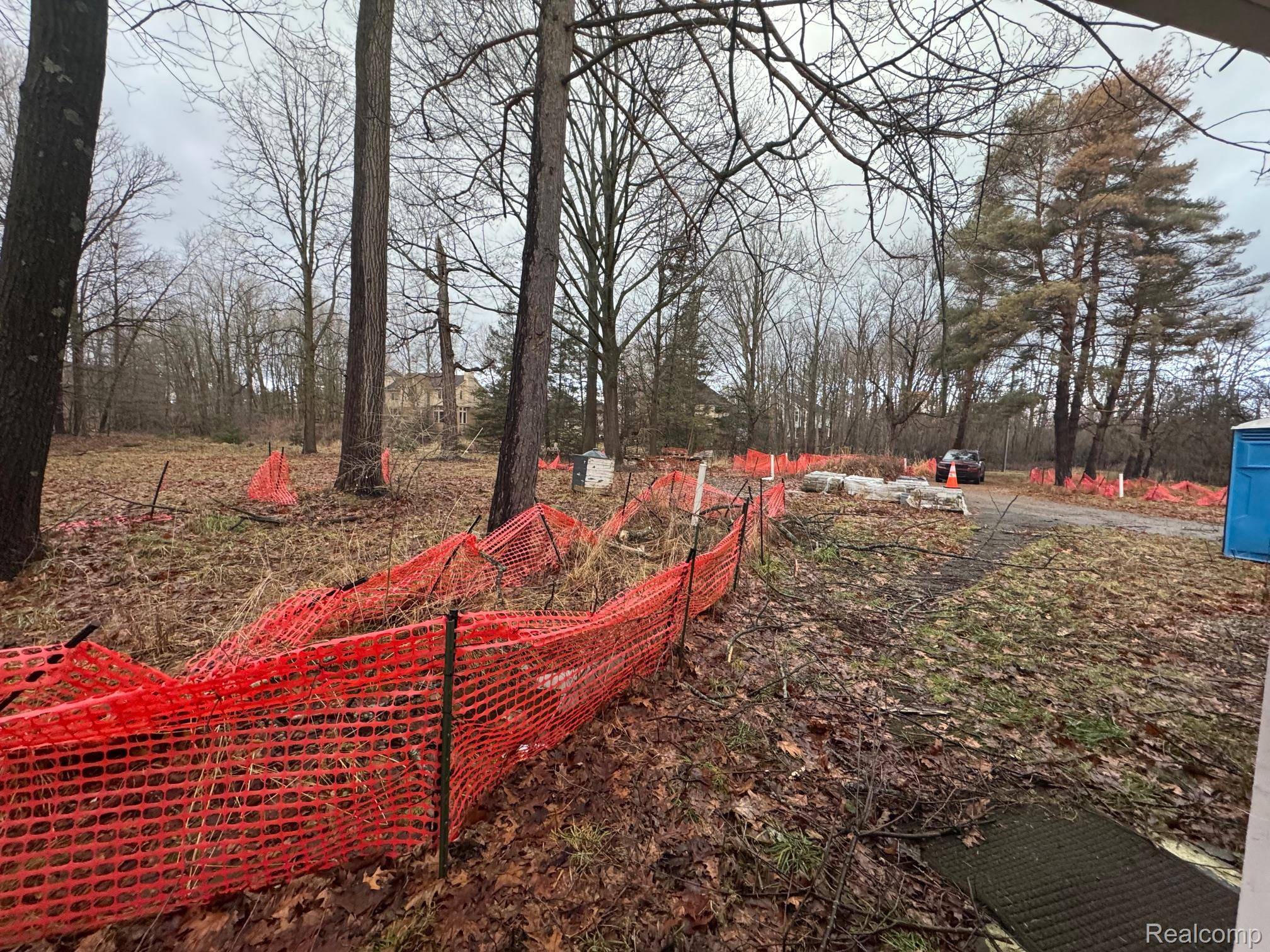 West Bloomfield, MI 48322,6221 W Maple RD