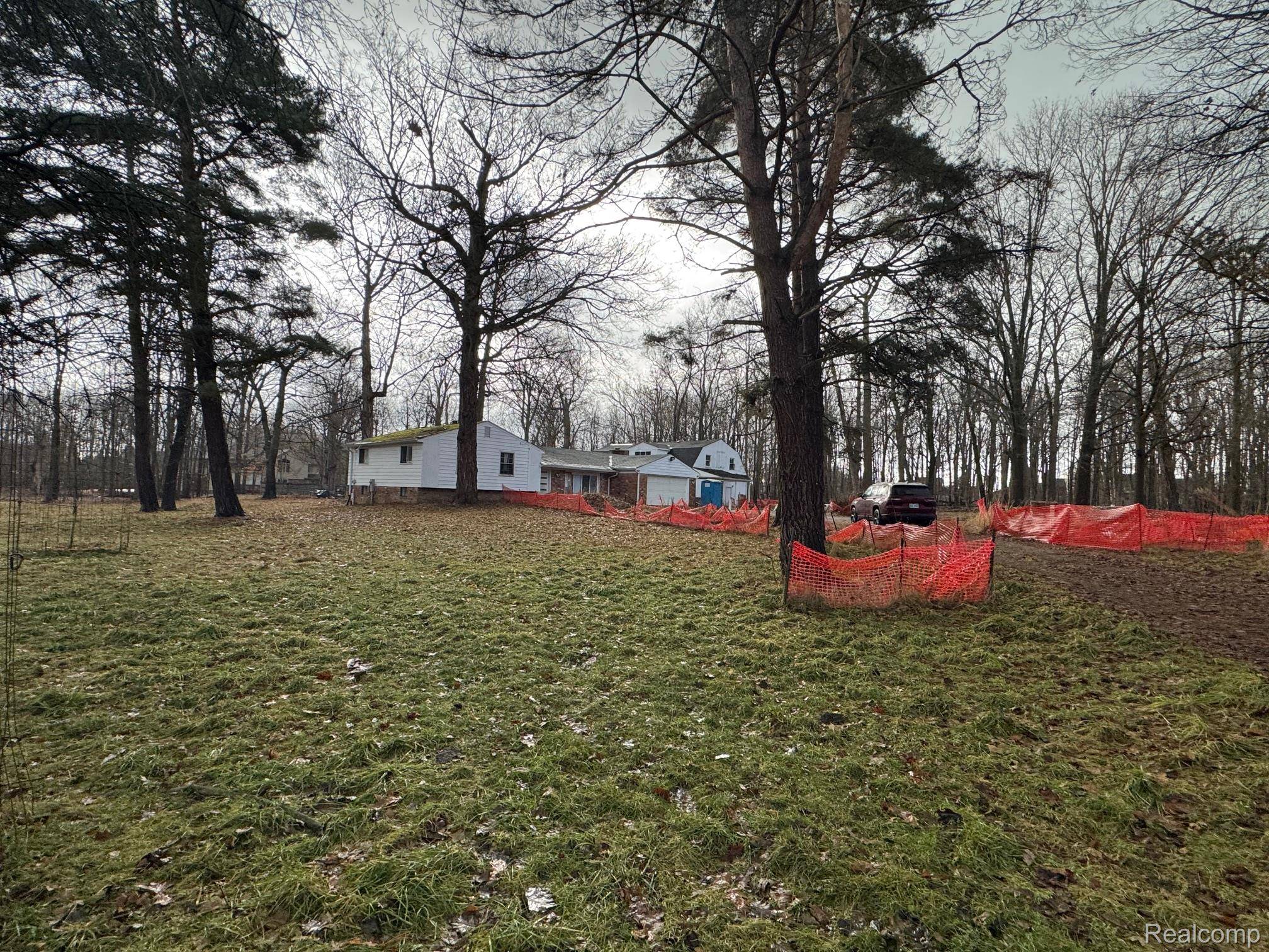 West Bloomfield, MI 48322,6221 W Maple RD