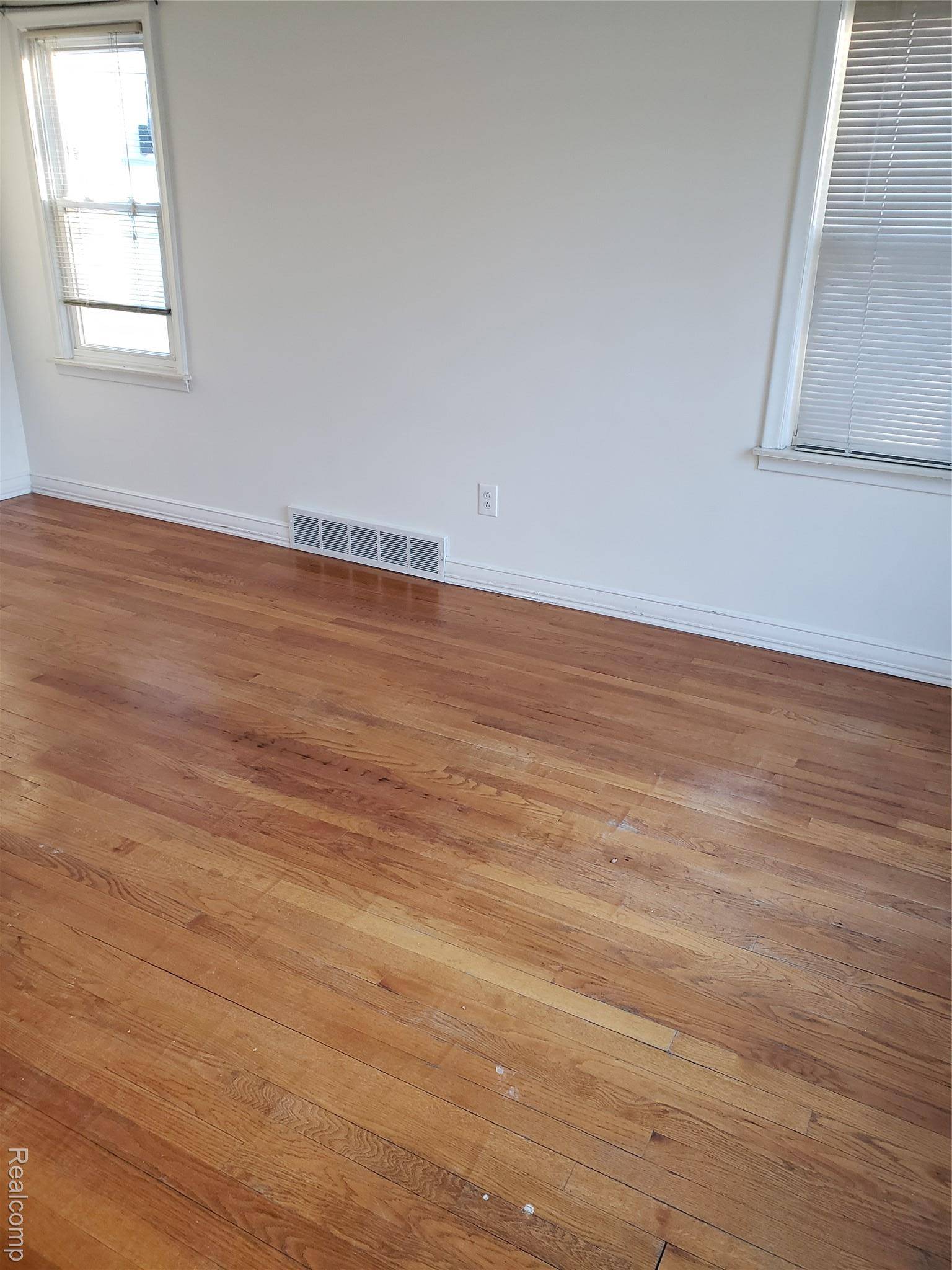 Clawson, MI 48017,310 N Marias AVE