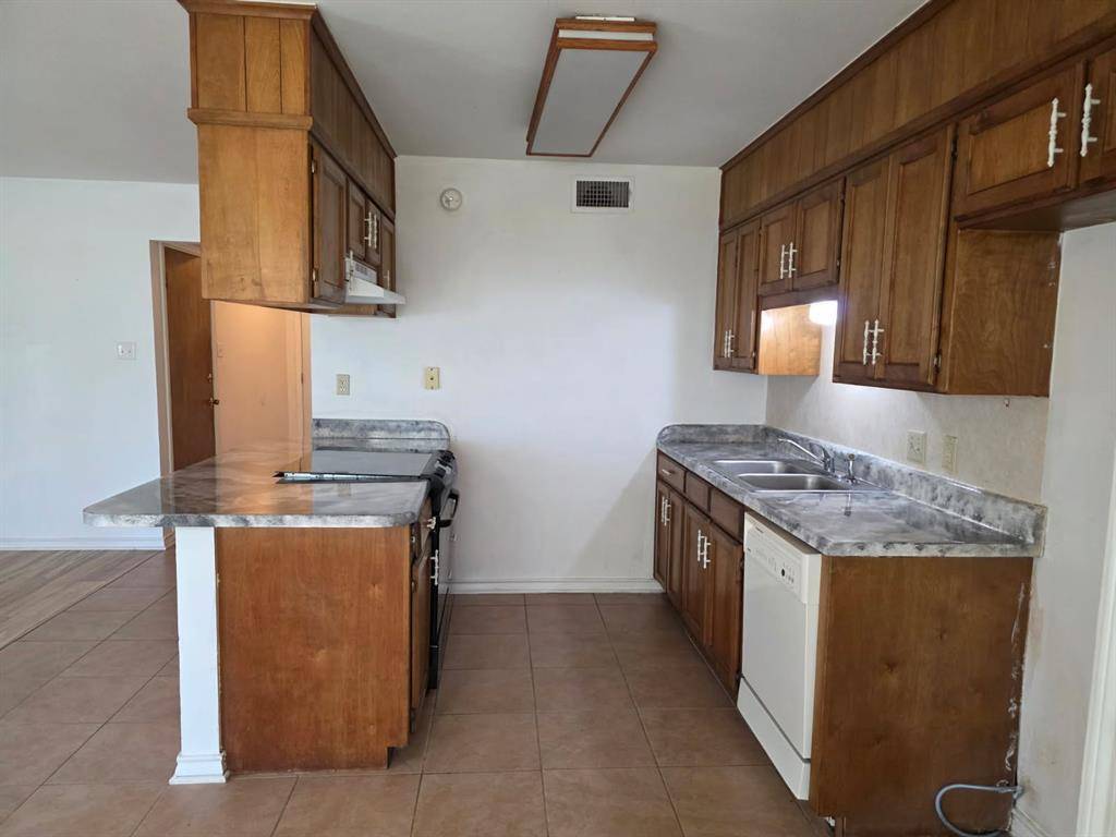 Azle, TX 76020,136 Richard Lane