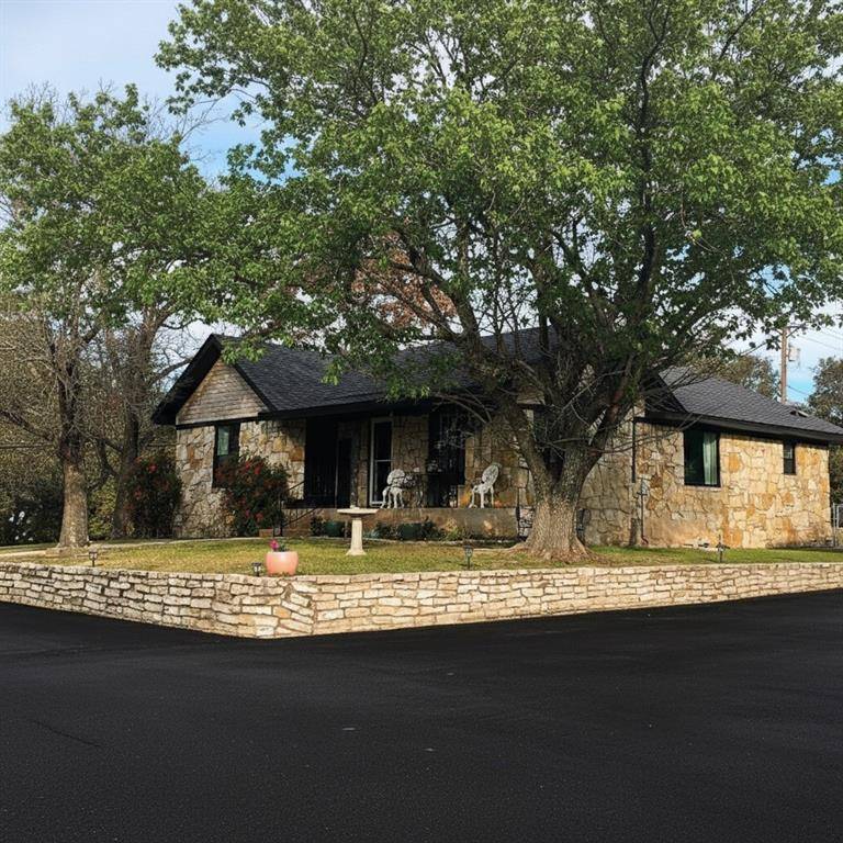 Weatherford, TX 76086,208 W 7th Street W