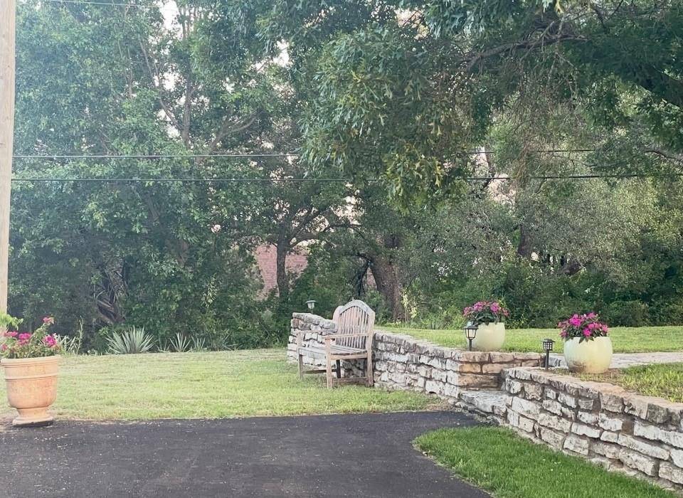 Weatherford, TX 76086,208 W 7th Street W