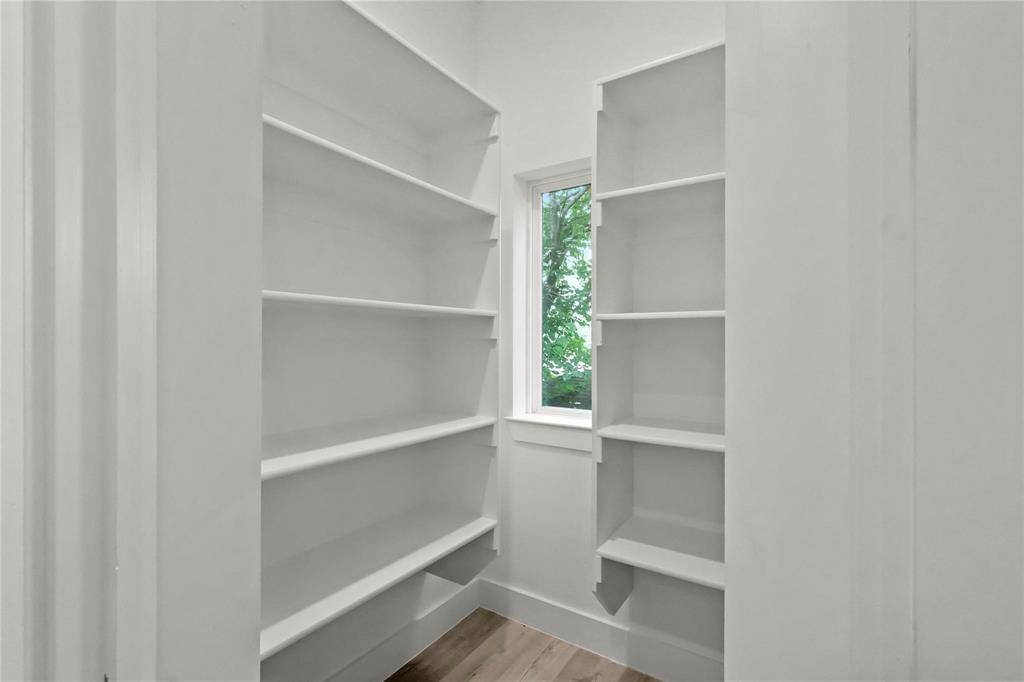 Dallas, TX 75208,935 W 12th Street #101