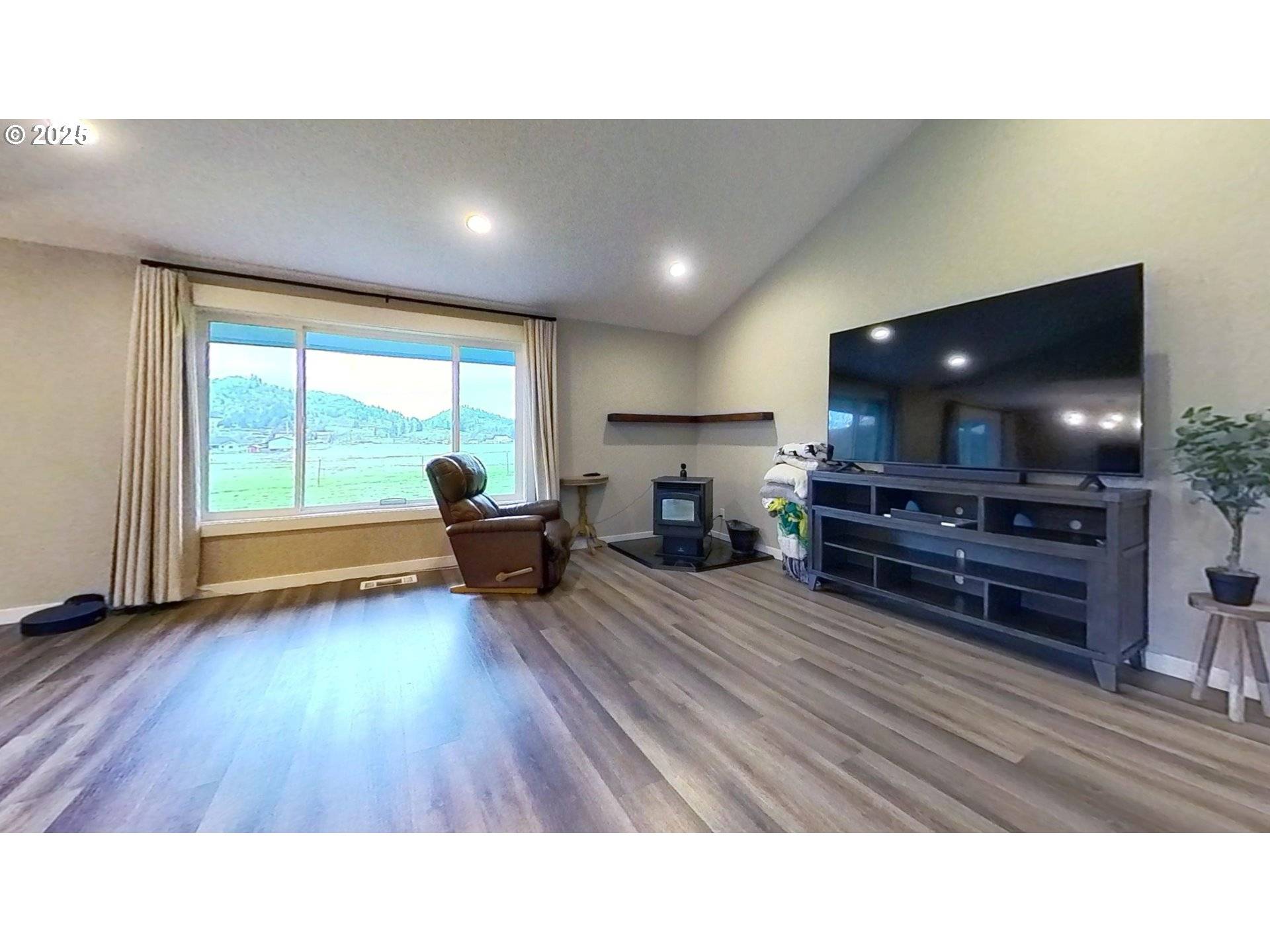 Sutherlin, OR 97479,1160 VALLEY VIEW RD