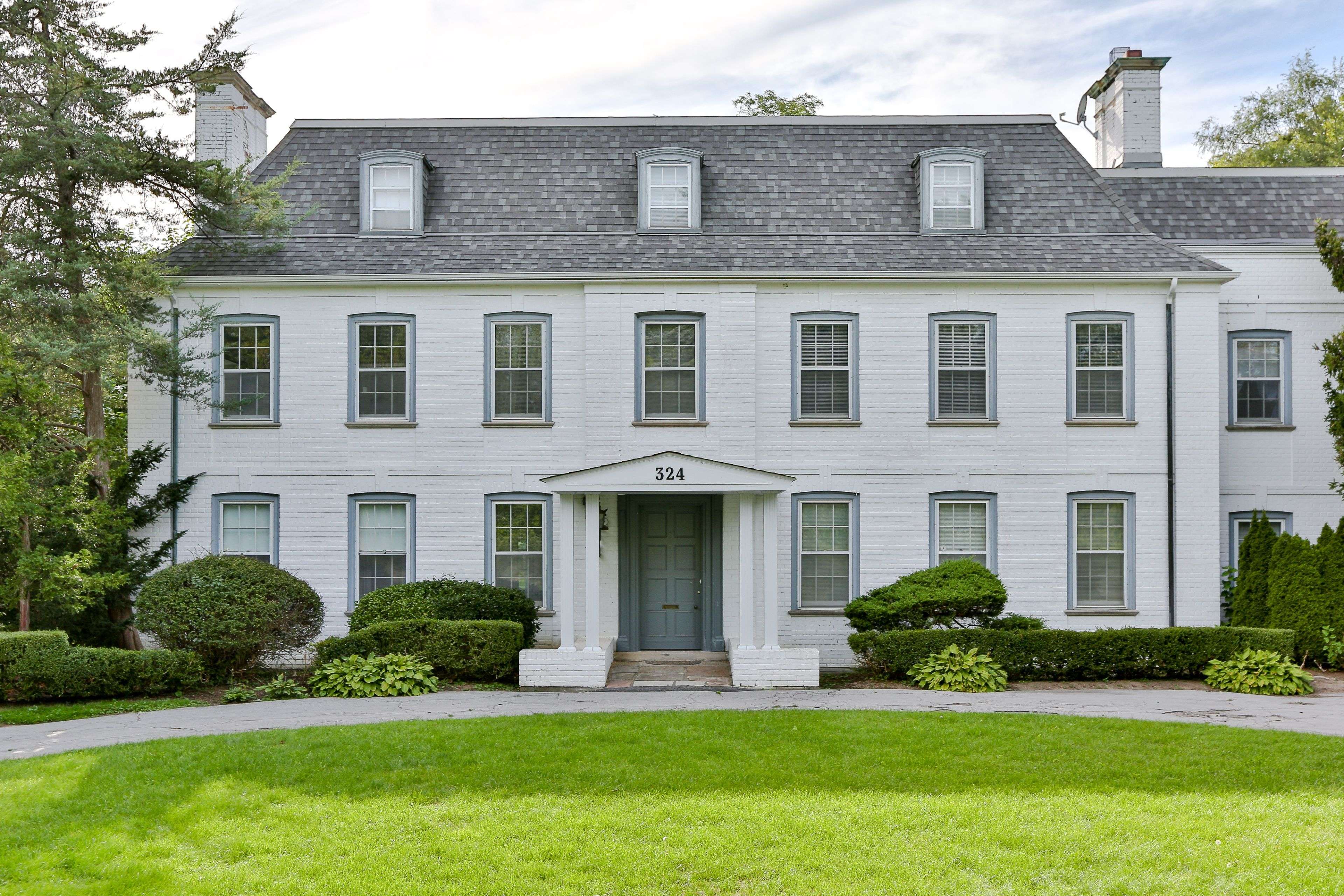 Toronto C12, ON M2P 1R4,324 Old Yonge ST