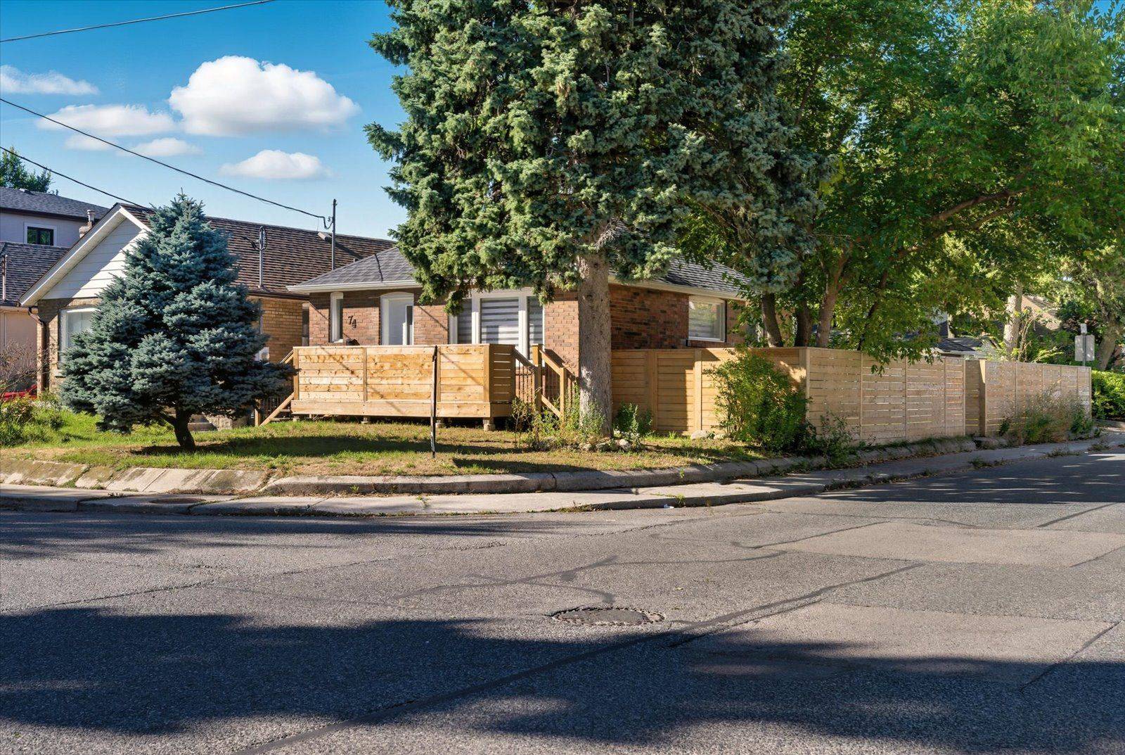 Toronto E03, ON M4J 3Z3,74 St Hubert AVE