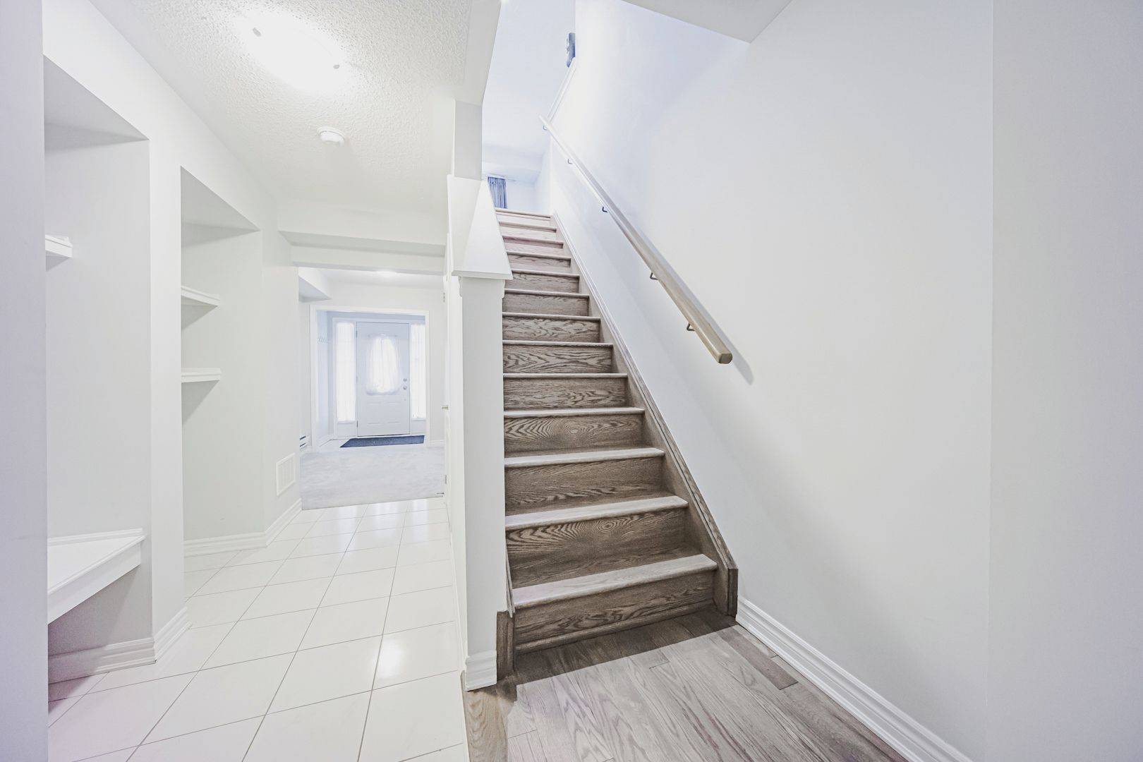 Aurora, ON L4G 0Y2,10 Stocks LN