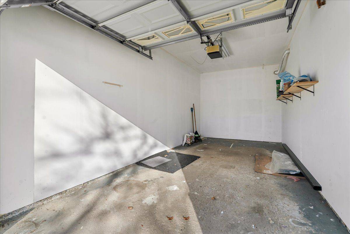 Mississauga, ON L5K 2B2,2584 Kinnerton CRES