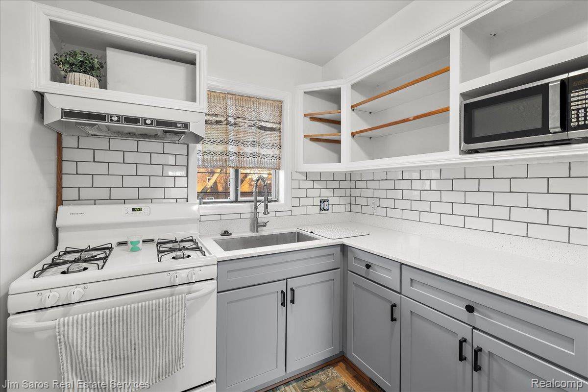 St. Clair Shores, MI 48080,23217 Edsel Ford CT