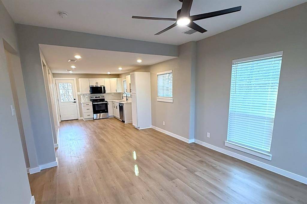 Waxahachie, TX 75165,806 E Jefferson Street