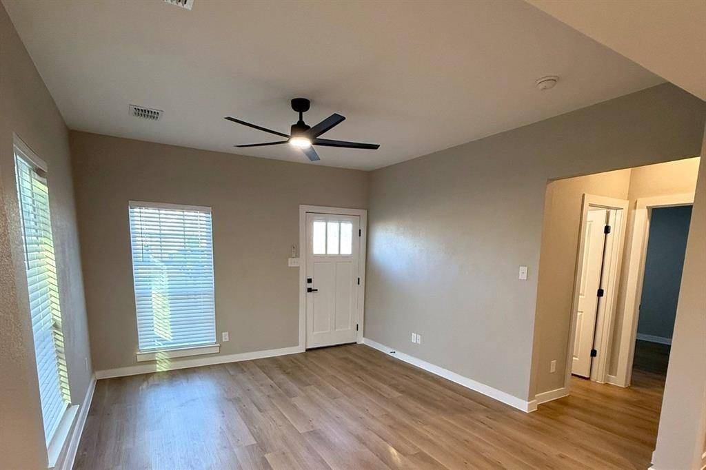 Waxahachie, TX 75165,806 E Jefferson Street