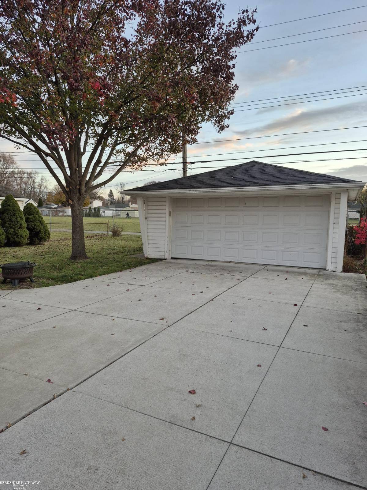 Saint Clair Shores, MI 48081,22016 Barton ST