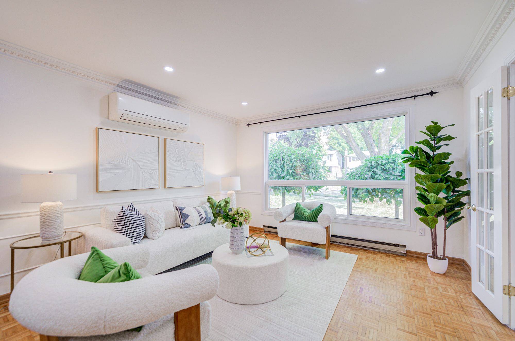 Newmarket, ON L3Y 1B5,214 William Roe BLVD