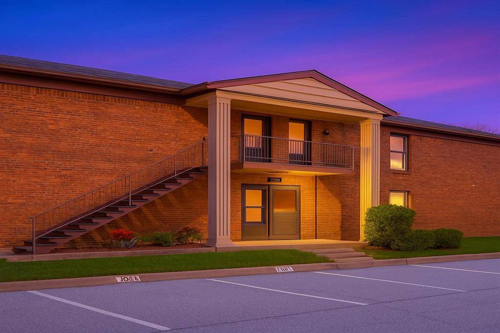 Fort Worth, TX 76126,4036 Ridglea Country Club Drive #1006