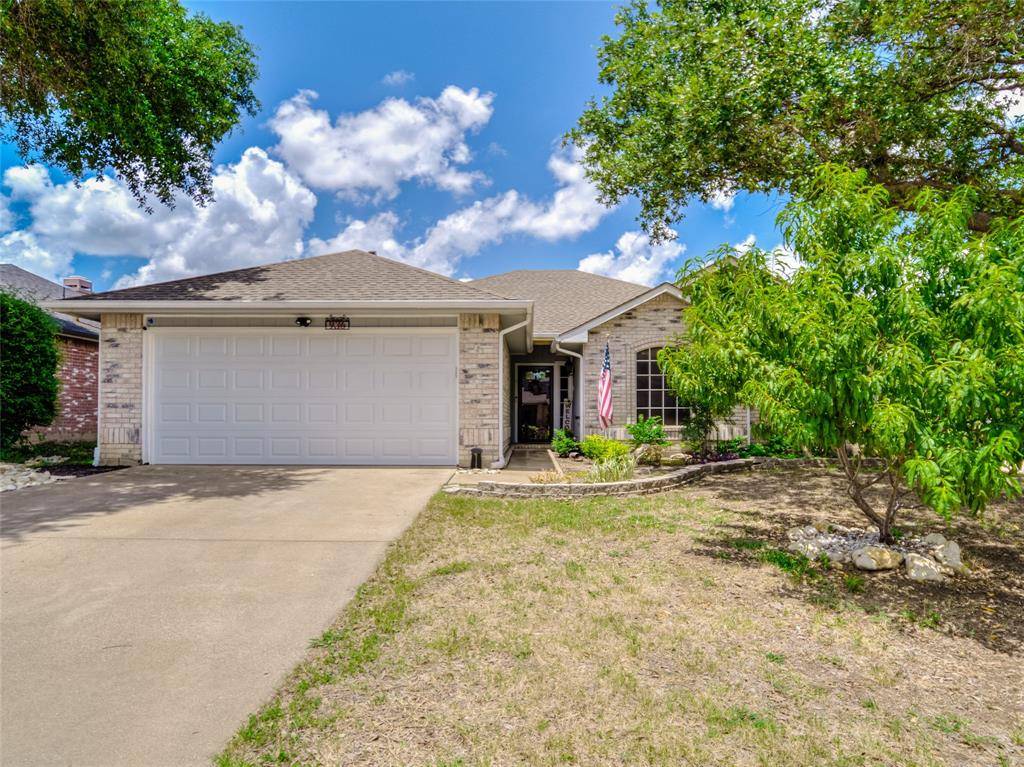Saginaw, TX 76131,936 Silver Streak Drive