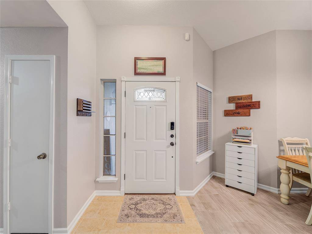 Saginaw, TX 76131,936 Silver Streak Drive