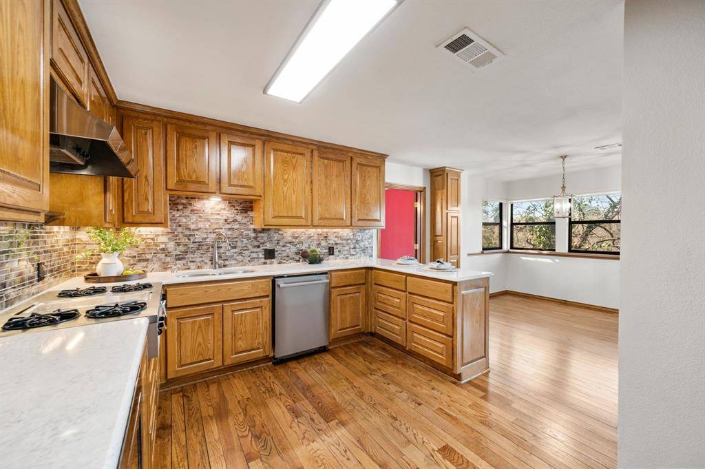 Bedford, TX 76022,1021 Edgecliff Drive