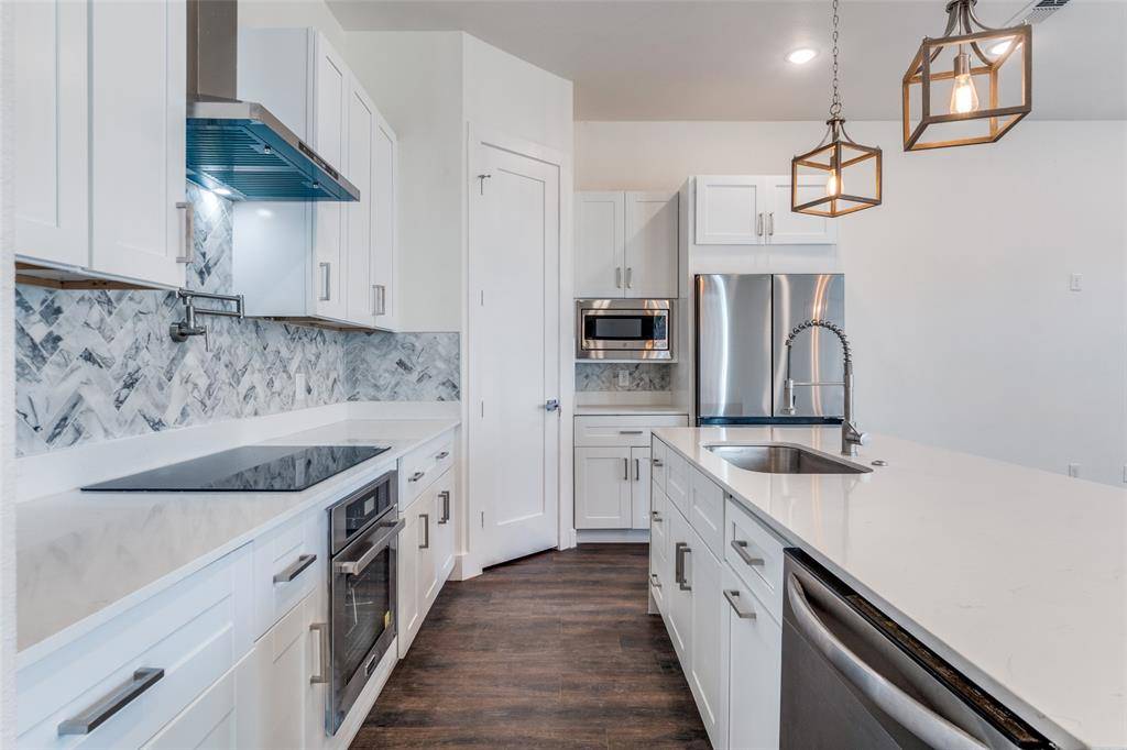 Dallas, TX 75223,402 S Henderson Avenue