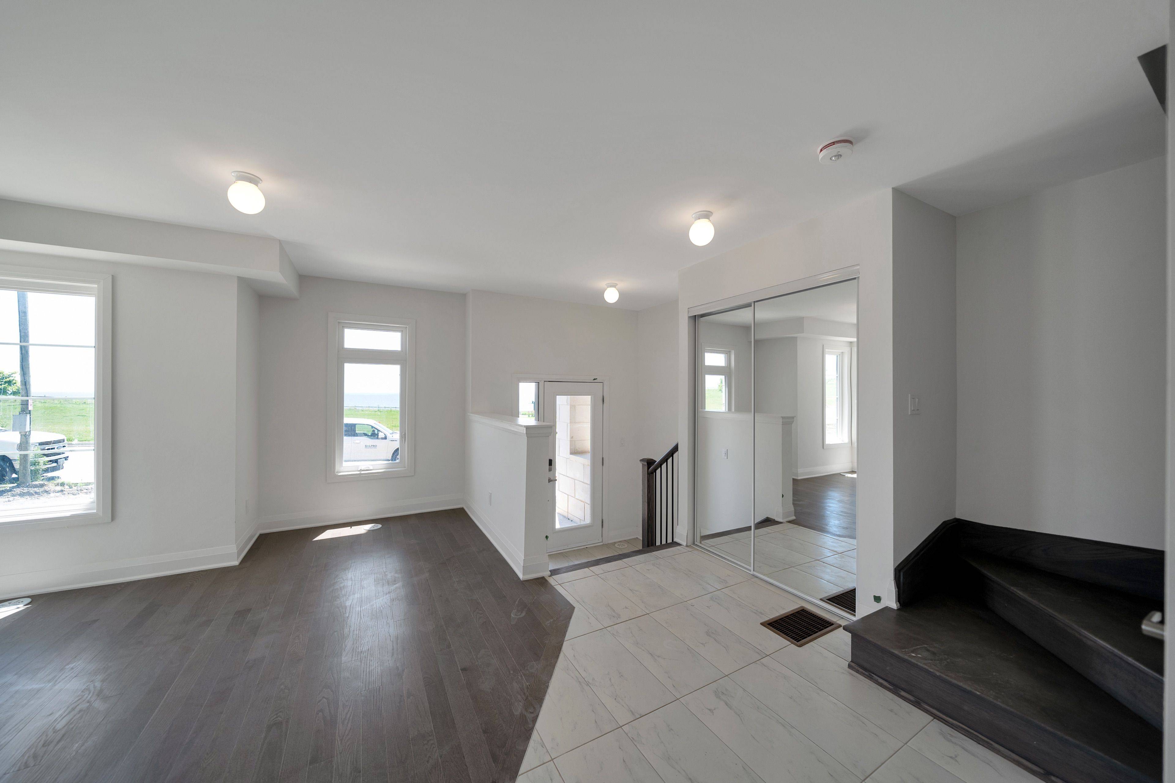 Clarington, ON L1C 7E9,563 Port Darlington RD