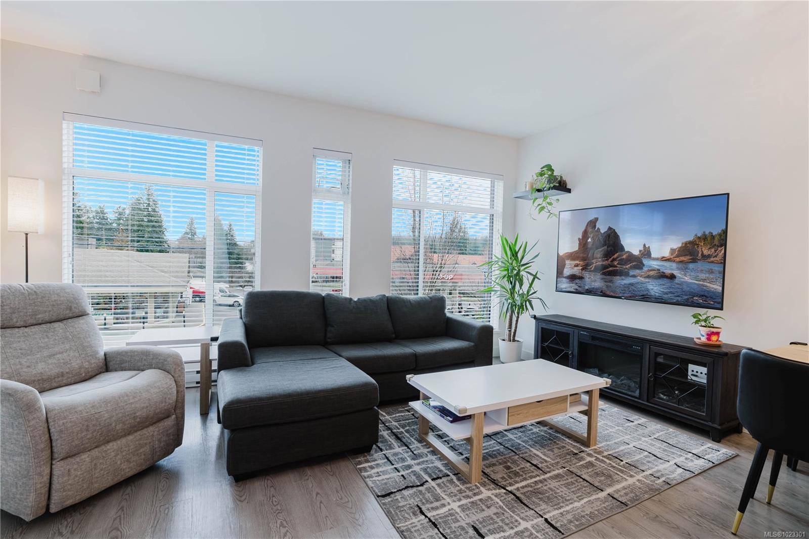 Langford, BC V9B 0X7,707 Treanor Ave #202