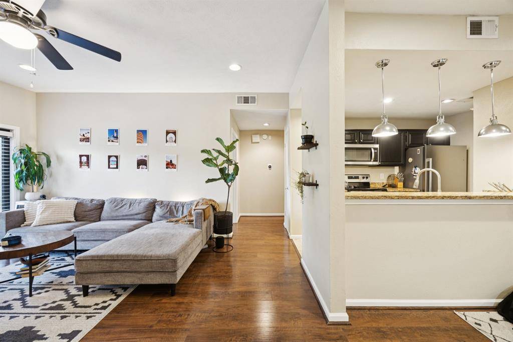 Dallas, TX 75231,8601 Park Lane #726