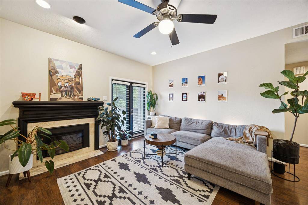 Dallas, TX 75231,8601 Park Lane #726