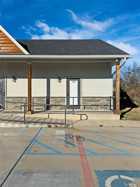 Gunter, TX 75058,202 W Main Street #106