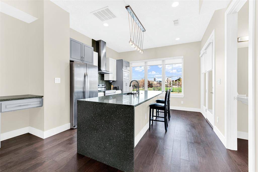 Farmers Branch, TX 75244,4060 Spring Valley Road #105