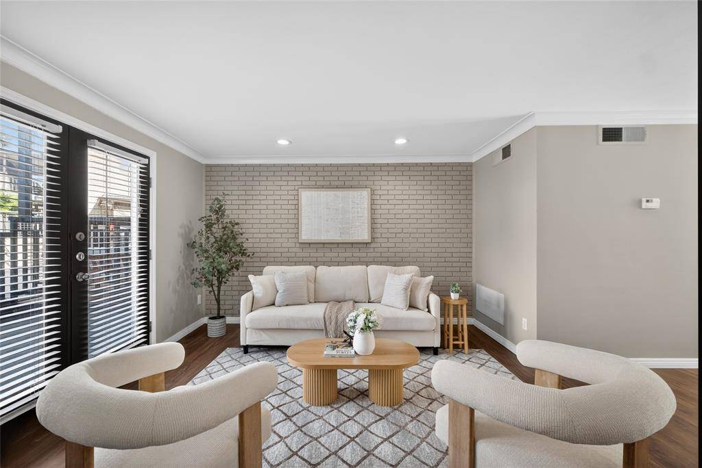 Dallas, TX 75230,10109 Regal Park Lane #117