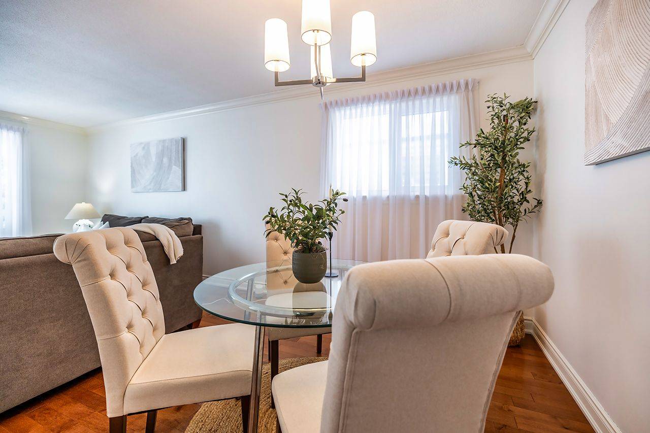 Pickering, ON L1W 2V9,803 Oliva ST