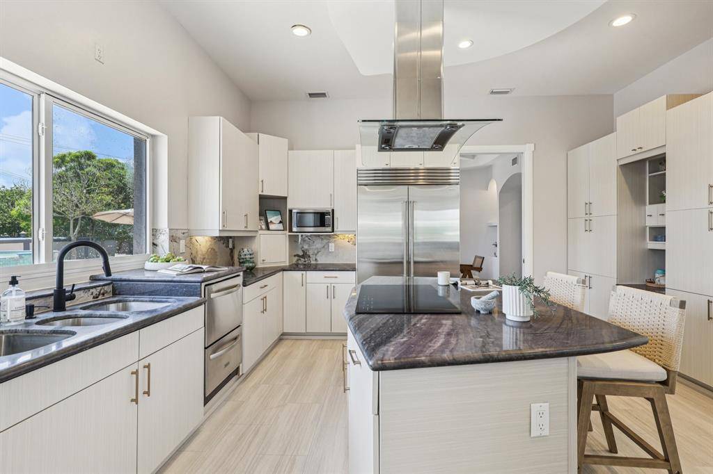 Lighthouse Point, FL 33064,3900 NE 23rd Ter