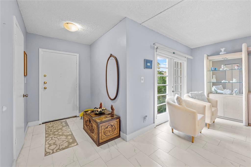 Hallandale Beach, FL 33009,2212 NE 7th St