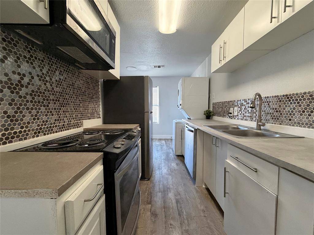 Dallas, TX 75216,220 E Woodin Boulevard