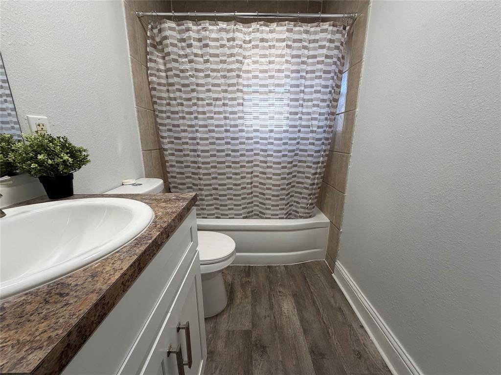 Dallas, TX 75216,220 E Woodin Boulevard