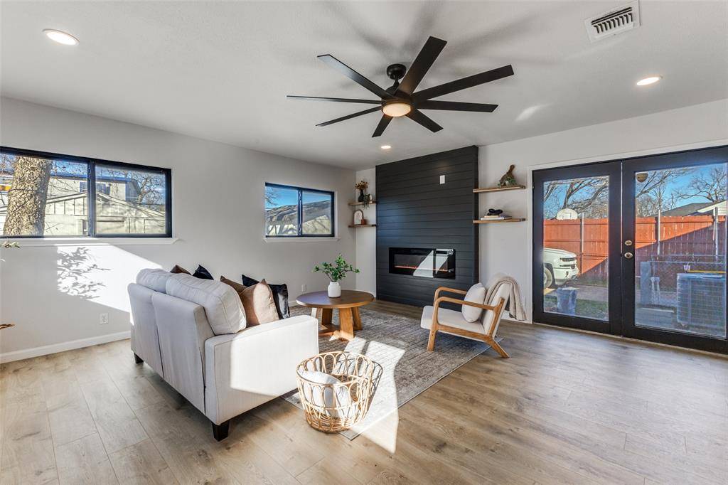 Dallas, TX 75211,3719 Dutton Drive